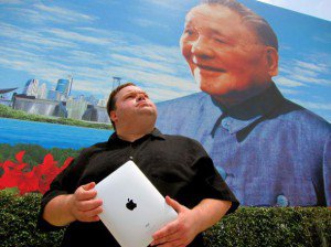 критик "РАБ"ота на заводе Foxconn
